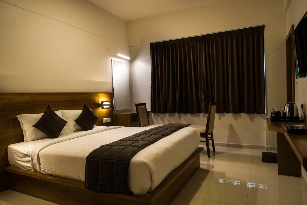 Heritage Inn Mysore Bagian luar foto