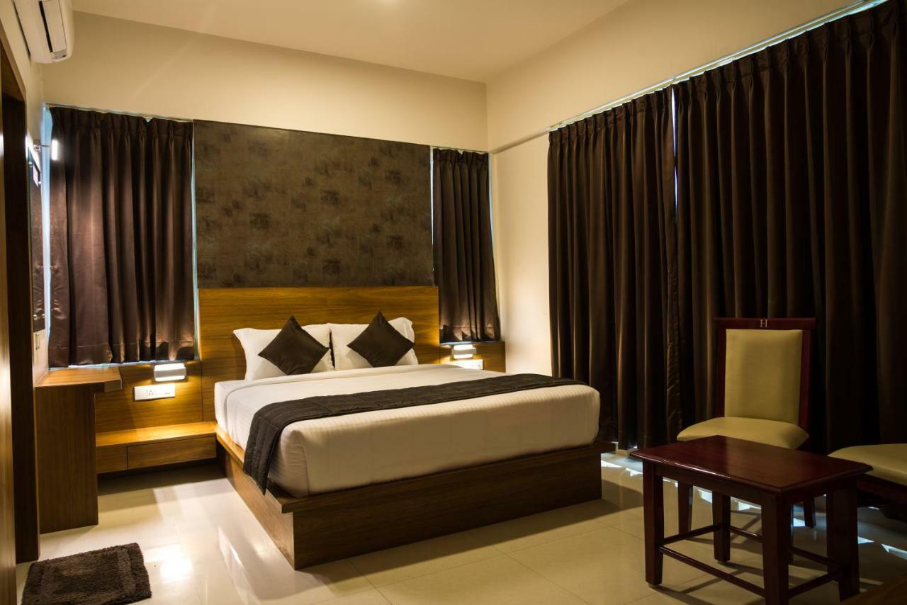 Heritage Inn Mysore Bagian luar foto