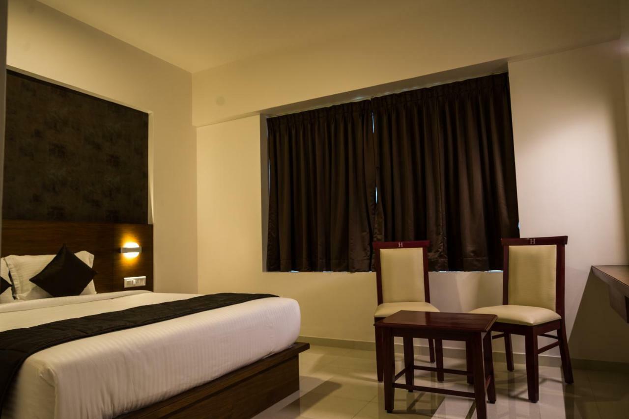 Heritage Inn Mysore Bagian luar foto