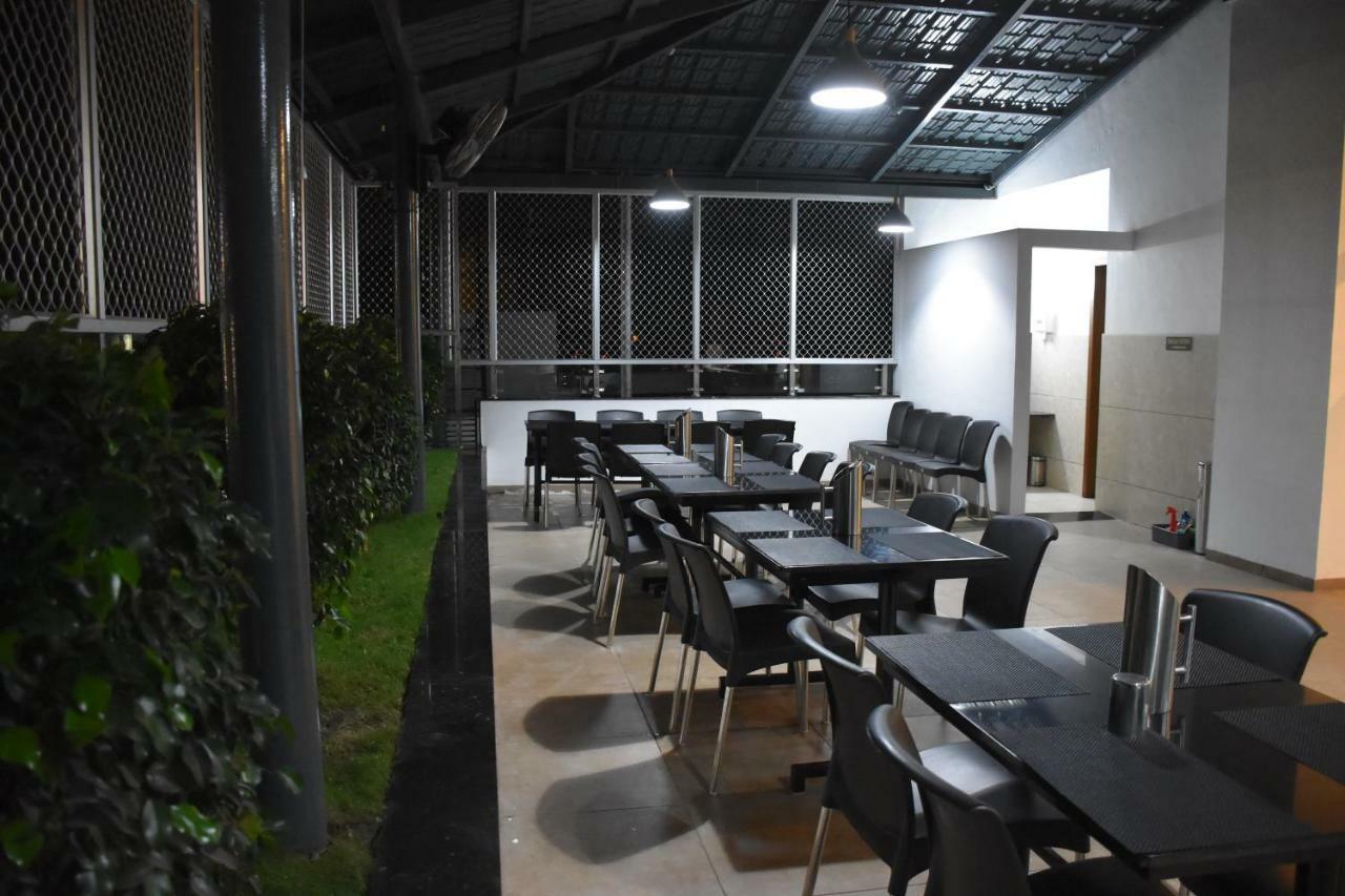 Heritage Inn Mysore Bagian luar foto