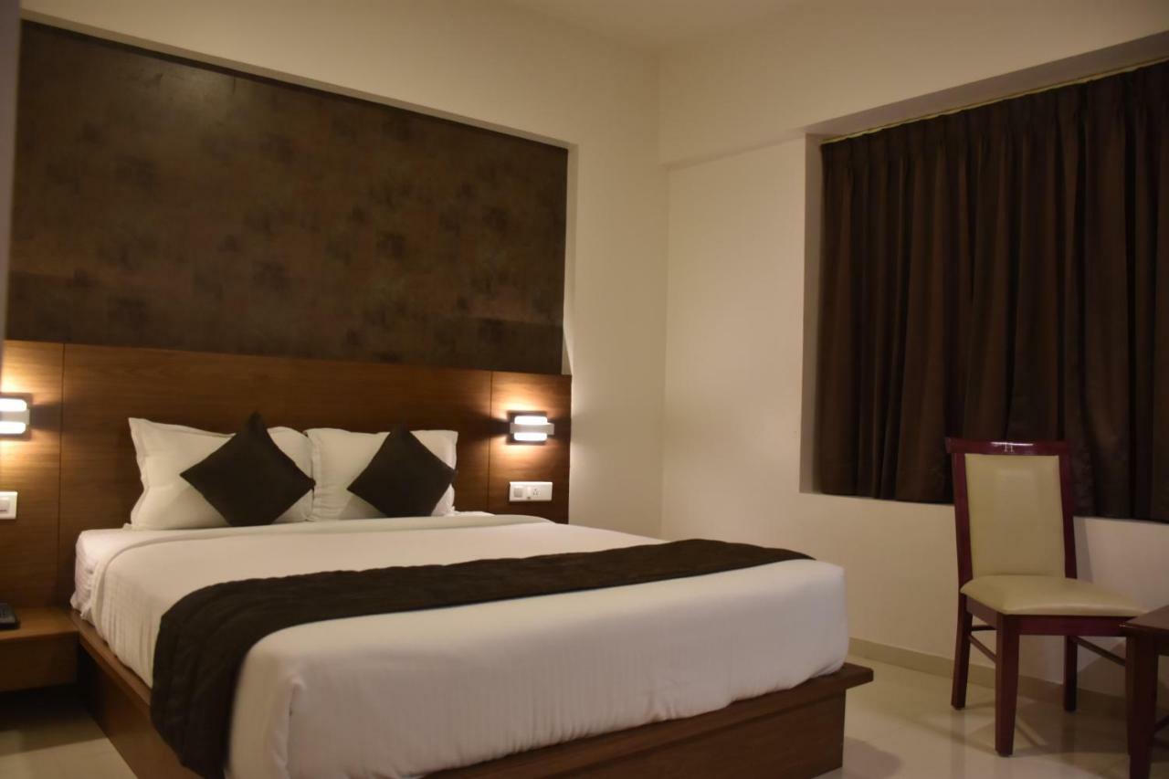 Heritage Inn Mysore Bagian luar foto