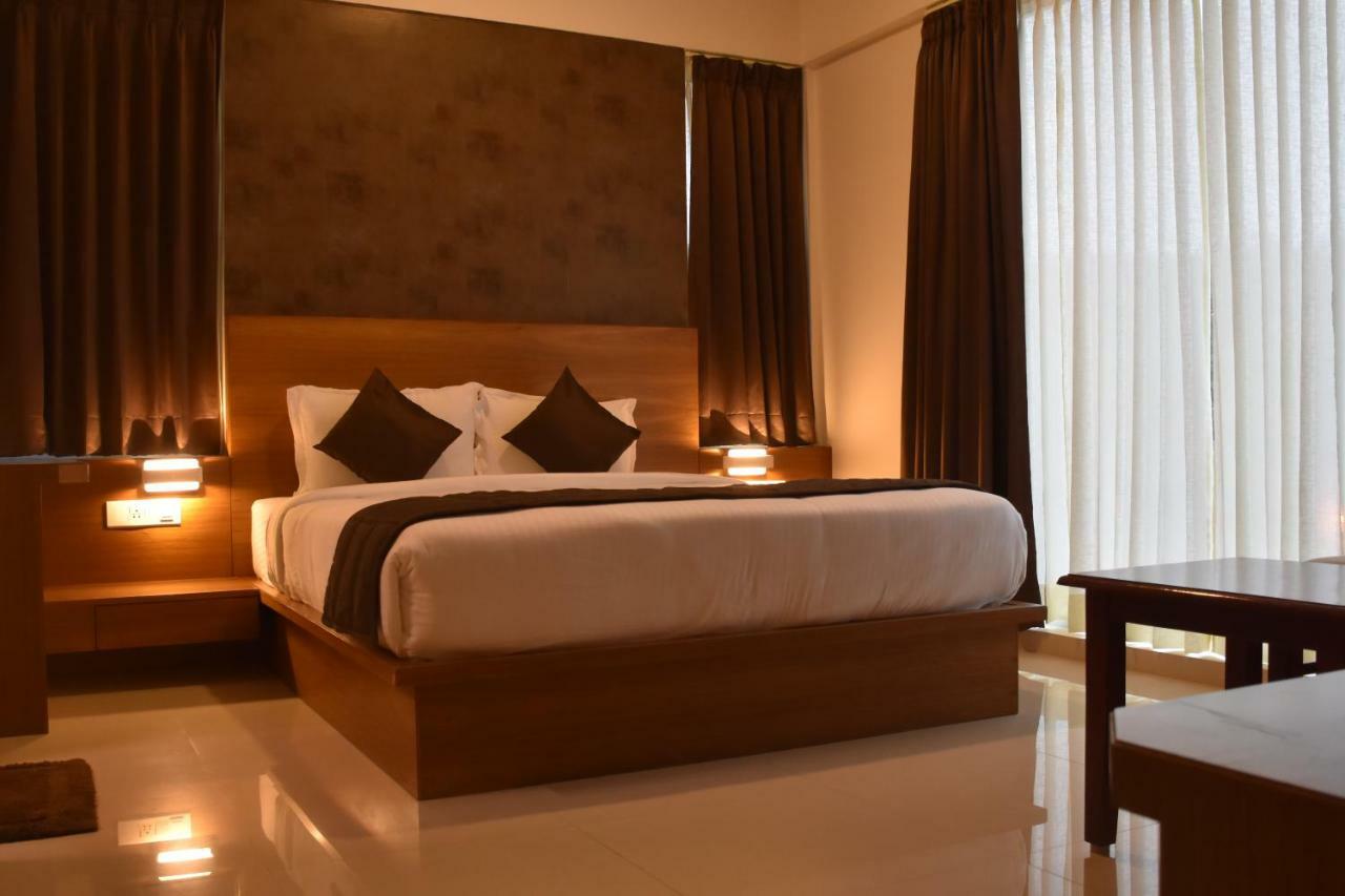 Heritage Inn Mysore Bagian luar foto