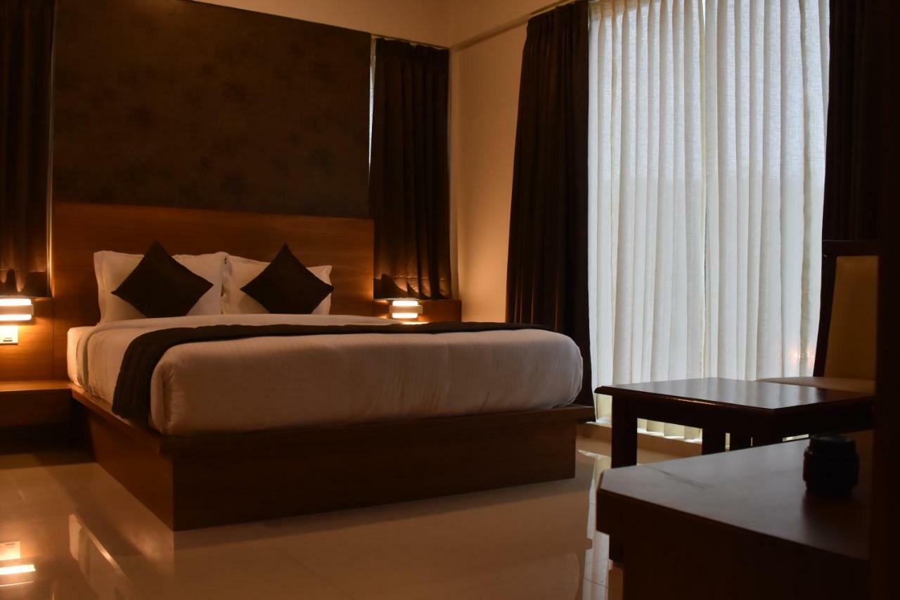 Heritage Inn Mysore Bagian luar foto
